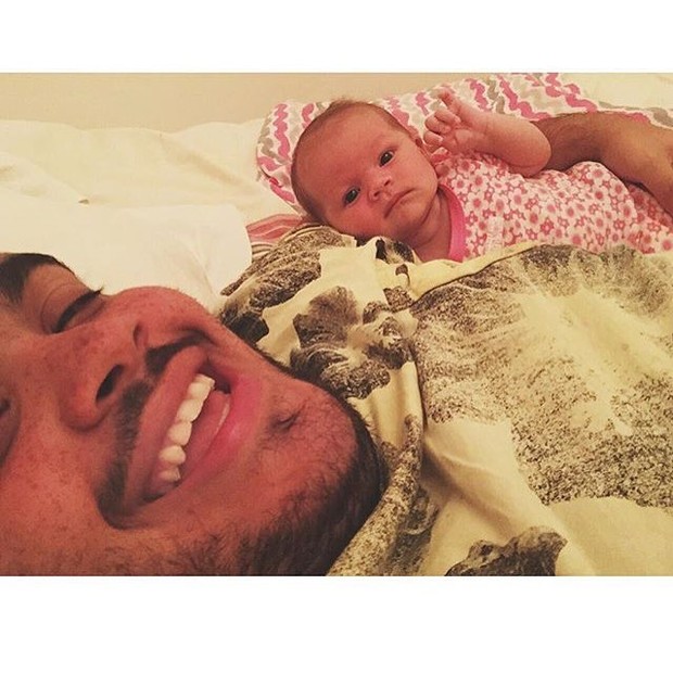 Francisco Gil com a filha (Foto: Reprodução/ Instagram)