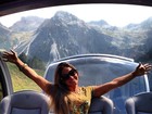 Mayra Cardi sobe montanha em passeio na Suíça