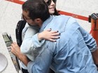 Ricardo Pereira encontra Giovanna Lancellotti em aeroporto