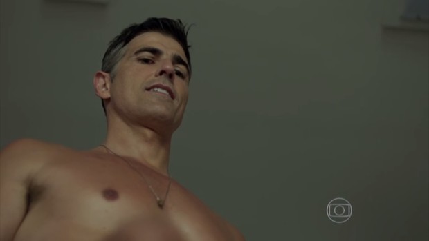Reynaldo Gianecchini em cena quente da novela Verdades Secretas (Foto: Reprodução Globo)