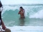 Ops! Mari Silvestre toma caldo em praia do Rio