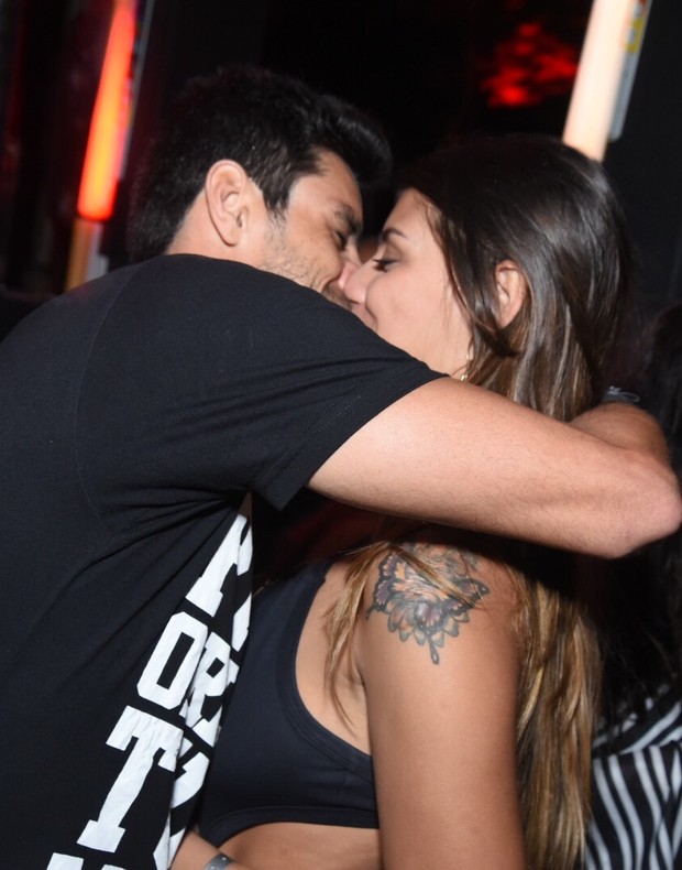 Casal FranGo beija muito em festa no Rio (Foto: Ari Kaye / Divulgação)