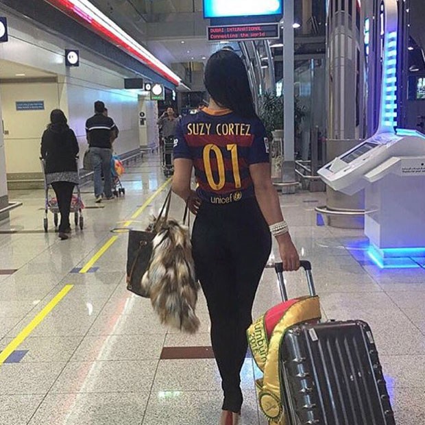 Suzy Cortez em aeroporto de Dubai, nos Emirados Árabes (Foto: Instagram/ Reprodução)