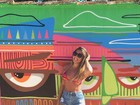Filha de Romário exibe boa forma de biquíni na web