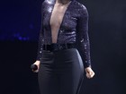 Alicia Keys usa look transparente em show