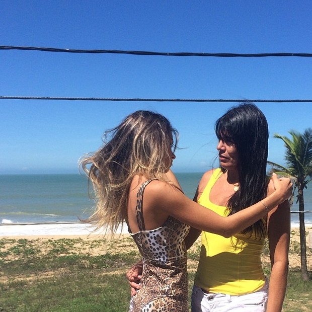 Adriana, ex-bbb, e a mãe (Foto: Instagram / Reprodução)