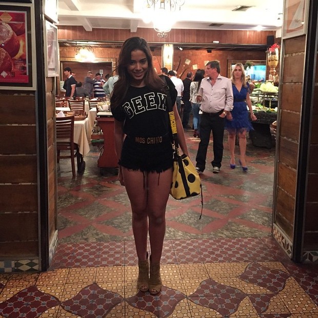 Anitta em churrascaria na Zona Oeste do Rio (Foto: Instagram/ Reprodução)