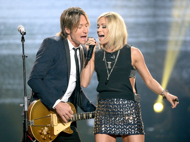 Keith Urban e Carrie Underwood no ‘American Idol’ em Los Angeles, nos Estados Unidos (Foto: Kevork Djansezian/ Getty Images/ AFP)