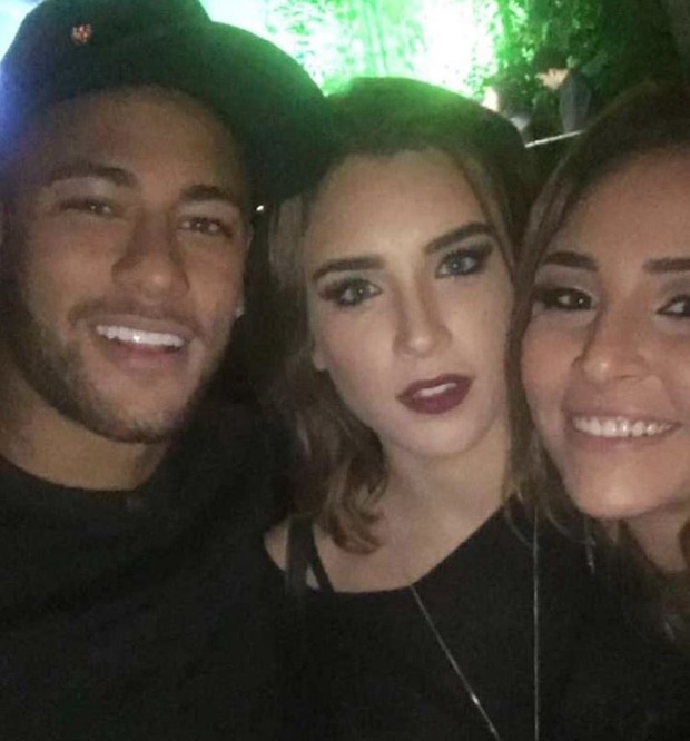 Neymar ao lado de Marcela Fetter na festa Carrapetas, no Rio (Foto: Reprodução/Globo)