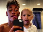 Pai babão, Neymar posta nova foto com o filho