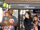 Look do dia: Kim Kardashian aposta no pretinho em passeio com a família