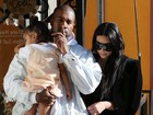 Kanye West pede silêncio para fotógrafo não acordar North West