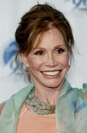 Mary Tyler Moore em 2002 no Paramount Pictures 90th Anniversary Gala em Los Angeles, California. (Foto: Agência Getty Images)