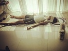José Loreto mostra Débora Nascimento relaxando após ioga