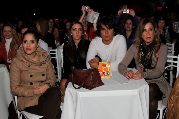 Família assiste a show (Foto: Thiago Duran / Ag News)
