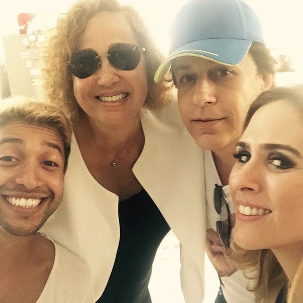 Cláudia Jimenez, Tom Cavalcante e Tatá Werneck em festa de aniversário da atriz (Foto: Reprodução/Instagram)
