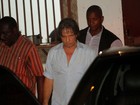 Roberto Carlos vai a igreja no Rio