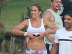 Joana Prado mostra barriga sequinha em dia de treino com Belfort