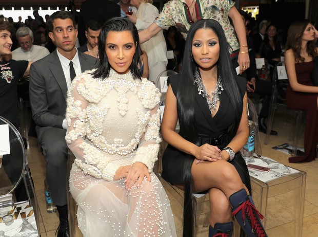 Kim Kardashian e Nicki Minaj no Los Angeles Fashion Awards (Foto: Getty Images)