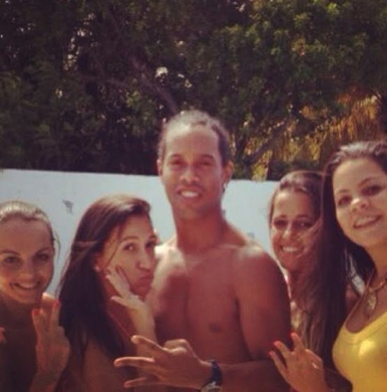 Ronaldinho com Lisiane à direita (Foto: Reprodução/Reprodução)