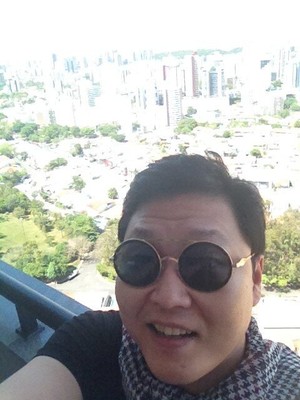 Psy em Salvador (Foto: Reprodução/Twitter)