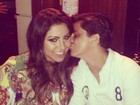 Thammy Miranda beija a namorada em foto na web: 'Meu bebê'