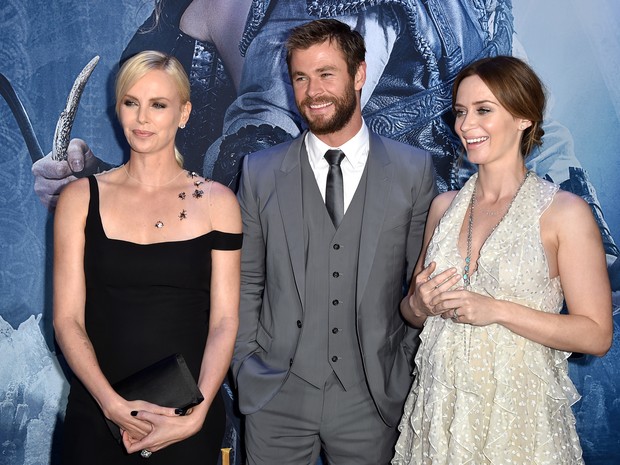 Charlize Theron, Chris Hemsworth e Emily Blunt em première em Los Angeles, nos Estados Unidos (Foto: Kevin Winter/ Getty Images/ AFP)