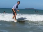Leandro Hassum mostra habilidade no surfe: 'Só na marola'