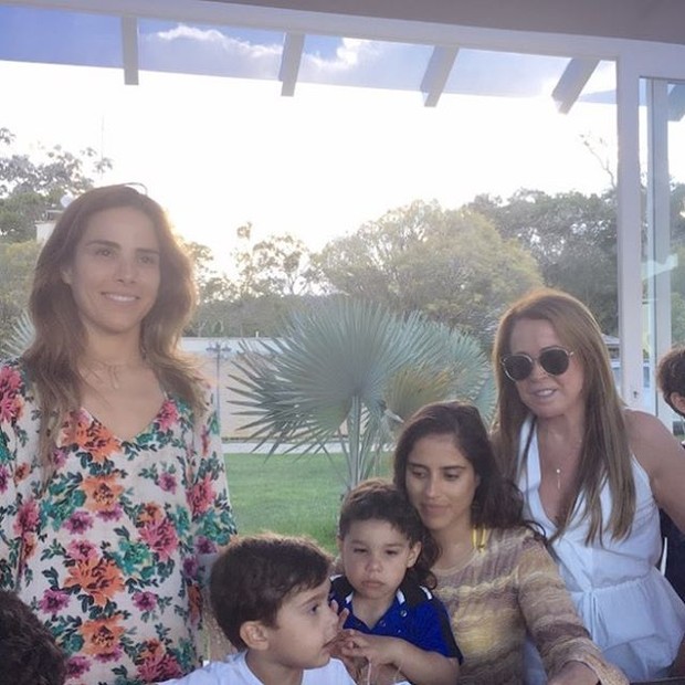 Zilu Camargo e a família (Foto: Reprodução / Instagram)