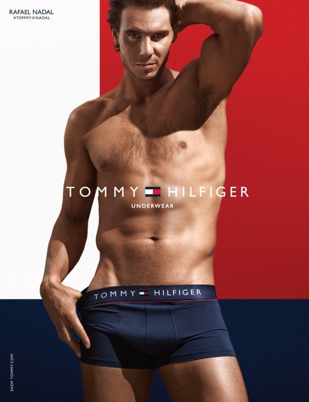 Rafal Nadal posa de cueca e mostra tanquinho em campanha de moda (Foto: Reprodução / Tommy Hilfiger)