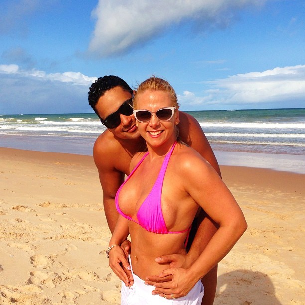 Carla Perez e Xanddy na praia (Foto: Reprodução_Instagram)