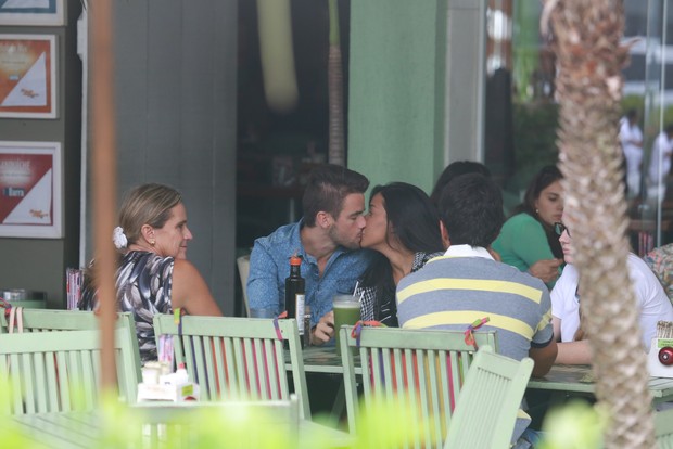 Rafael e Talita - ex-bbbs, almoçam juntos (Foto: Dilson Silva/AgNews)