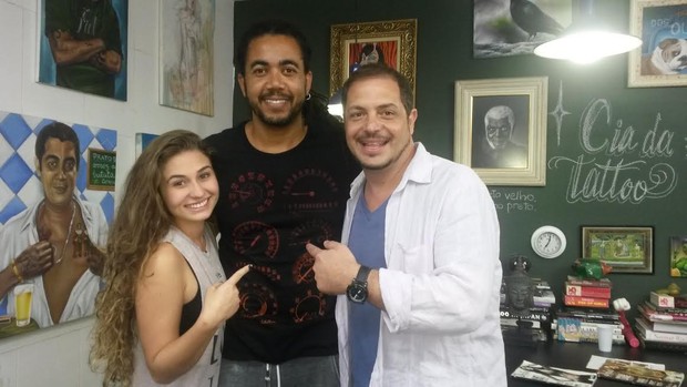 Cantor Conrado e a filha Giovanna resolveram fazem tatuagem (Foto: Divulgação)