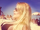 Yasmin Brunet vai à praia e exibe foto sensual em rede social