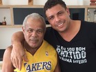 Ronaldo posta foto com o pai já recuperado: 'Forte como um trator'