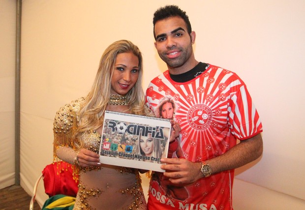 Valesca Popozuda posa com Sandro e faz campanha contra o crack (Foto: Francisco Silva/Ag News)