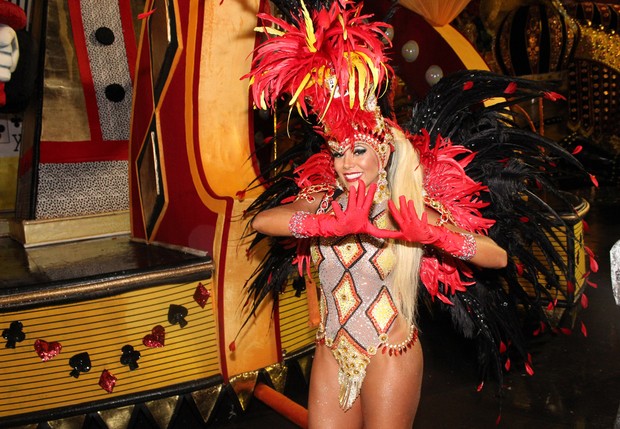 Fabiana Teixeira no carnaval em SP (Foto: Celso Tavares/ EGO)