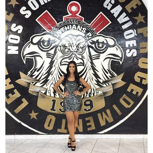 Amanda Djehdian na quadra da Gaviões da Fiel em São Paulo (Foto: reprodução/instagram)