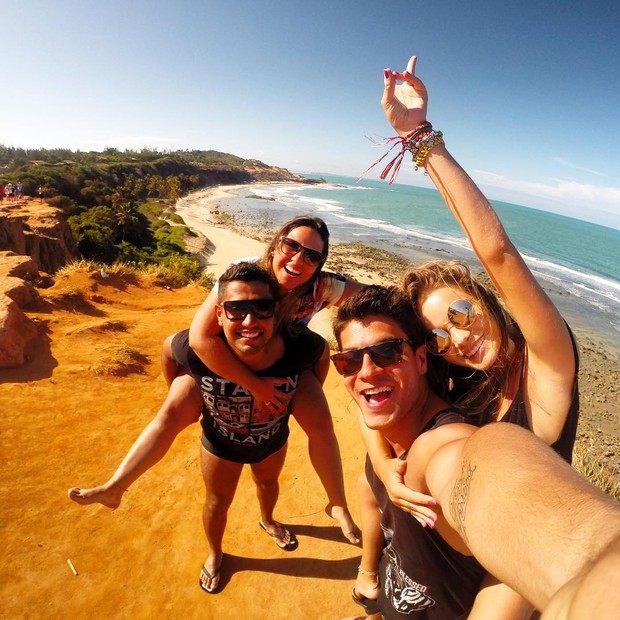 Arthur Aguiar, Camila Mayrink e amigos (Foto: Reprodução/Instagram)