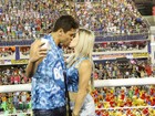 Daniele Hypolito troca beijos com o namorado na Sapucaí