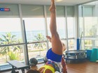 Carol Nakamura mostra força e equilíbrio em postura de acroyoga