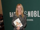 Gwyneth Paltrow usa vestido curto em lançamento de livro