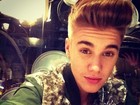 Justin Bieber publica foto em que aparece com pequeno bigode
