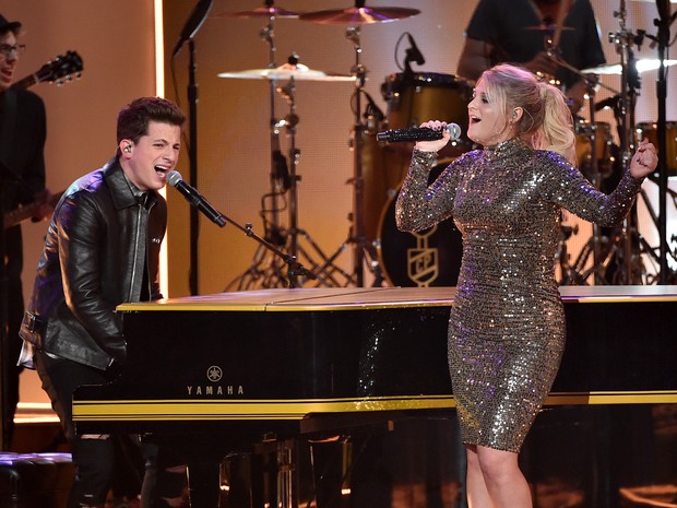 Charlie Puth e Meghan Trainor em prêmio de música em Los Angeles, nos Estados Unidos (Foto: Kevin Winter/ Getty Images/ AFP)