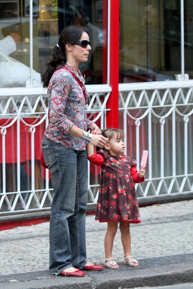  Claudia Mauro com filha (Foto: Wallace Barbosa/AgNews)