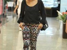 Juliana Paes deixa visual Gabriela de lado e passeia estilosa em shopping