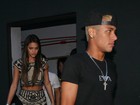 Neymar e Bruna Marquezine deixam festa do jogador juntos
