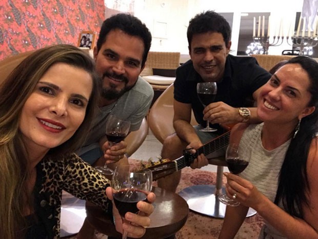 Flávia, Luciano, Zezé Di Camargo e Graciele Lacerda (Foto: Instagram/ Reprodução)