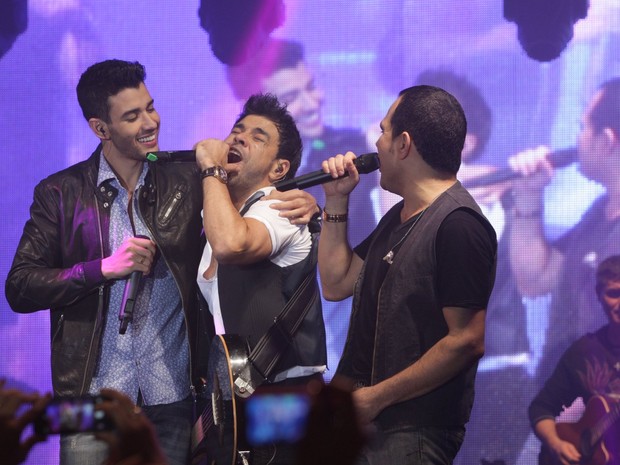 Gusttavo Lima canta com Zezé Di Camargo e Luciano em show em São Paulo (Foto: Leo Franco/ Ag. News)