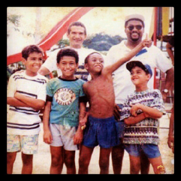 Robinho posta com amigos na infância (Foto: Instagram)